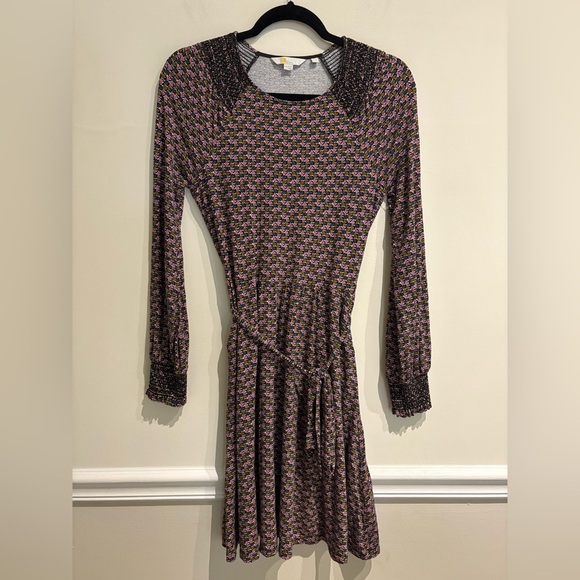 Boden Grace Smocked Jersey Long Sleeve Dress Black Water Lillies Size 4 - Picture 5 of 9